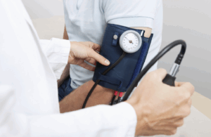 تمرين “يخفّض” ضغط الدم كما الأدوية